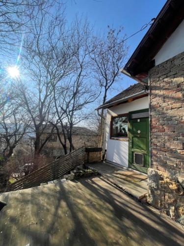 Rustic Cottage & Garden Retreat on Buda Hilltop