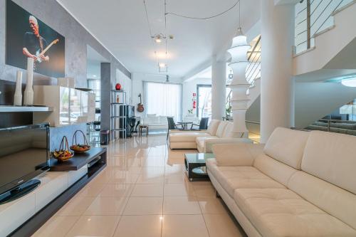 Χώρος καθιστικού στο Villa Floyd Charming Rooms