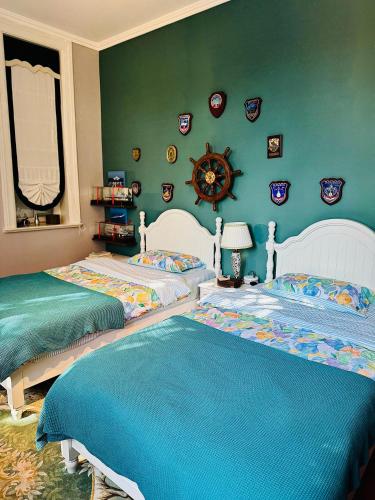 Una cama o camas en una habitación de Shihualou