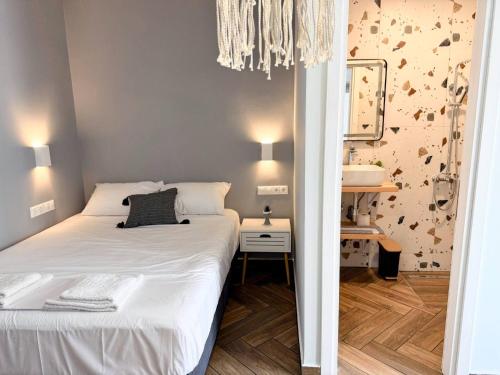 Amfitriti 30meter to beach, 6min Old Town, 2BD 4PL