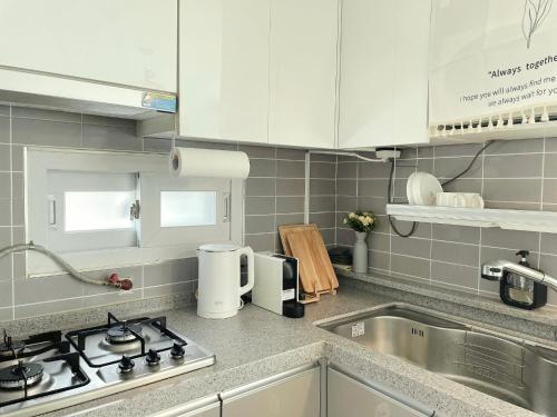 Una cocina o cocineta en J-only