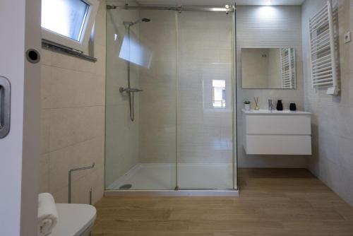 Koupelna v ubytování Quarto Piscina aquecida e Casa de banho Privativa