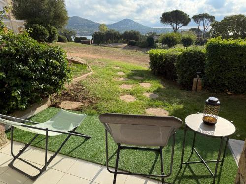 T2 Saint-Raphaël, Cap Esterel village, vue mer, rez de jardin