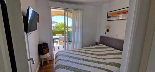T2 Saint-Raphaël, Cap Esterel village, vue mer, rez de jardin