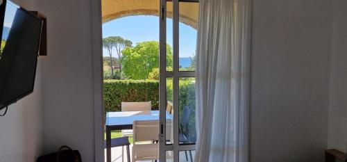 T2 Saint-Raphaël, Cap Esterel village, vue mer, rez de jardin