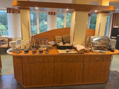 a counter with dishes and glasses on top of it at Waldhaus am See inklusive MeineCardPlus in Willingen