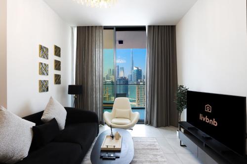 1BR Paragon Tower Burj Khalifa & Canal Views