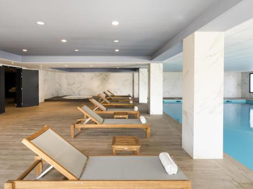 Kolam renang di atau dekat dengan Mercure Hotel & Spa Bastia Biguglia