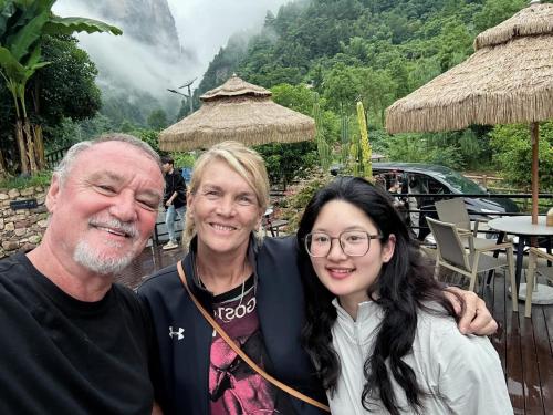 a man and a woman posing for a picture at Pandora Vista Retreat in Zhangjiajie