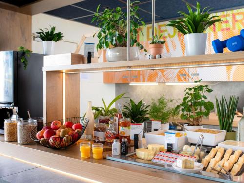 a counter with a bunch of food on it at ibis Budget Mâcon Crêches in Chaintré