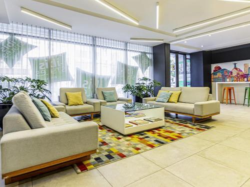 a living room with couches and a coffee table at ibis Styles Rio de Janeiro Botafogo in Rio de Janeiro