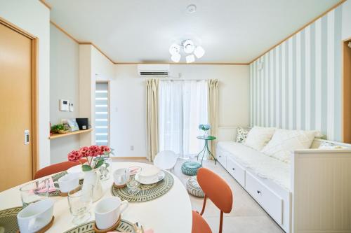 a living room with a table and a couch at LEGOLAND 近くの一軒家Nagoya Cozy Nest House in Shimono-ishikichō