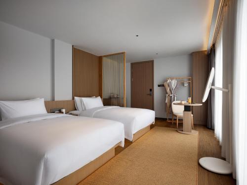 Cama o camas de una habitación en Zhangjiajie National Park RU Hotel--Free one way pick up service over 2 night,Free fresh coffee,Attraction Tickets Serivce in advance
