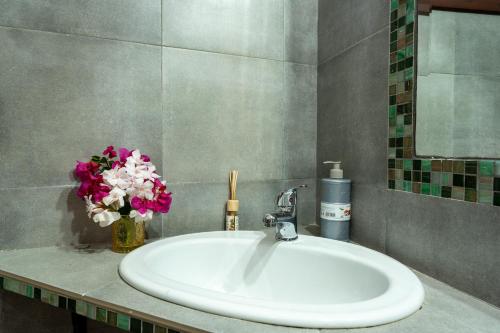Bilik mandi di Agro Antico B&b