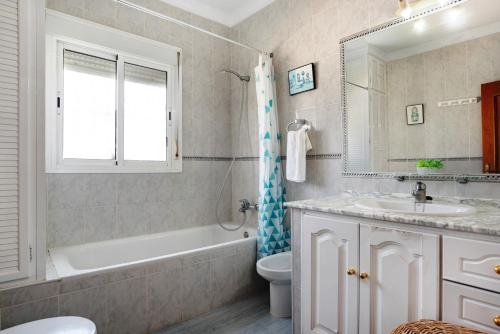 Ένα μπάνιο στο Villa Cruz del Sur - Solo familias