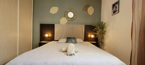 Postel nebo postele na pokoji v ubytování Le KOZY - Climatisation - Parking Gratuit