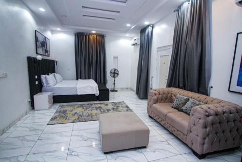 a living room with a couch and a bed at Dreamscape in Maiyegun