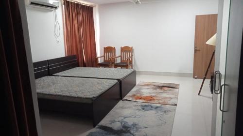 a room with a bed and a table and chairs at Maa Basanti Lodge in Jāmb