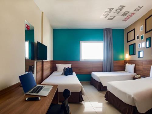 Ένα ή περισσότερα κρεβάτια σε δωμάτιο στο ibis Styles Ribeirao Preto Braz Olaia