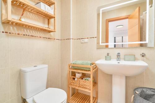 Ένα μπάνιο στο Amplio Ático De 2 Habitaciones