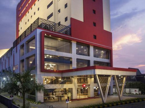 a large building with a lot of windows at ibis Pontianak City Center in Pontianak