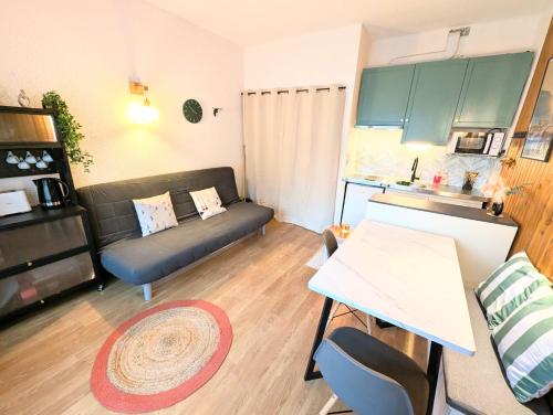 Kuchyň nebo kuchyňský kout v ubytování Famili'ski - Votre cocon familial aux Angles