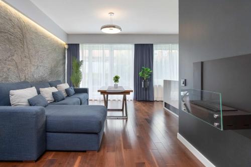 Elegant Blue Apartment in Gdańsk with Parking & Garden by Noclegi Renters