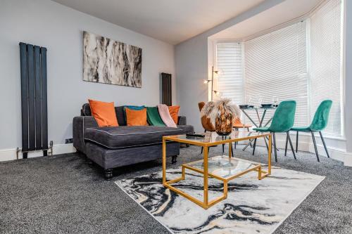 a living room with a couch and a table at Eastbourne 2 Bedroom Apartment Next to Shopping Centre and Beach in Eastbourne