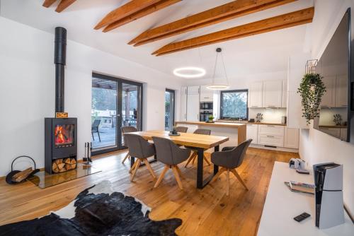 Modern Nature Retreat w Pool, PS5 & Hot Tube