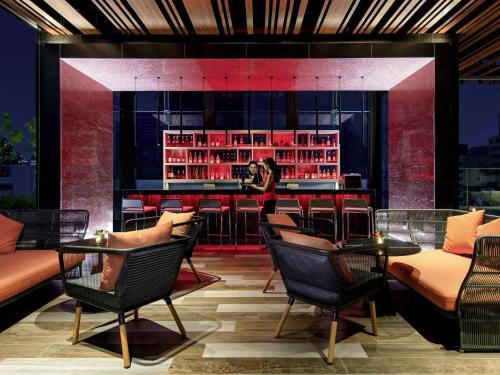 Χώρος καθιστικού στο ibis Styles Bangkok Sukhumvit 4