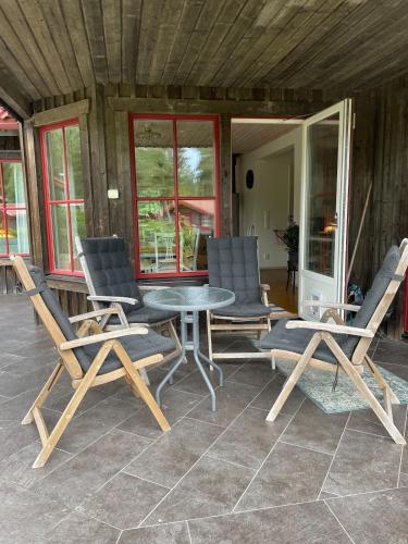 Kawasan patio atau luaran di 20 min to Umeå 6-7 guests, sea, lake, forest and golf