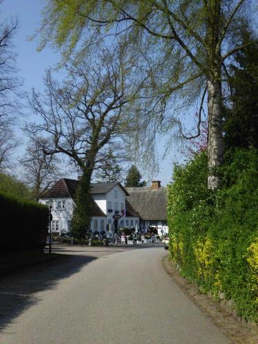 a road in front of a white house at Haus In Zimmert Mit Terrasse, Grill Und Garten in Rieseby