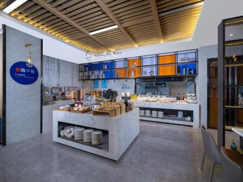 a bakery with a counter in the middle of a room at Holiday Inn Express Zhuhai Grand Theater by IHG in Zhuhai
