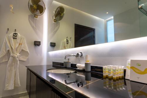 Gambar di galeri bagi Modern Villa Aquira with 5BR Private Pool di Abu Dhabi