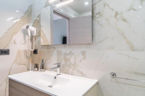 Ένα μπάνιο στο Villa Floyd Charming Rooms
