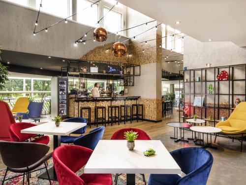 a restaurant with tables and chairs and a bar at ibis Budapest Castle Hill in Budapest