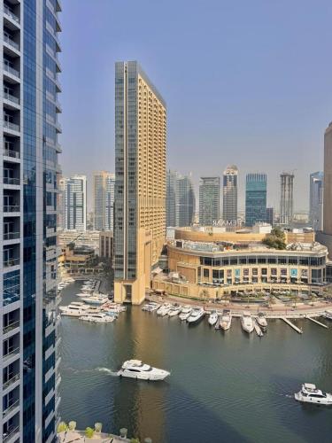 New Modern Marina View Apartment in Bay Central
