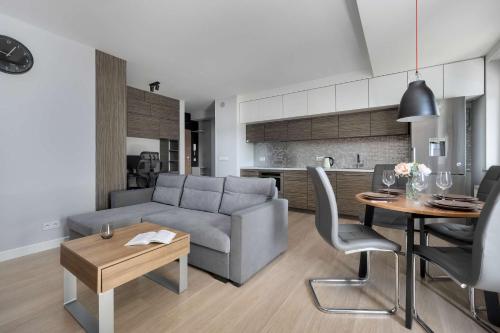 Spacious Wrocław Apartment with Air Conditioning and Two Parking Spaces by Noclegi Renters