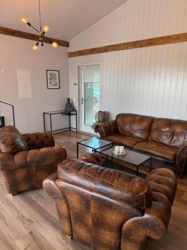4BR Summerhouse with HotTub and Sauna in South Icelandにあるシーティングエリア