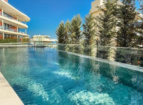 Seaview gem with terrace, hot tub and pool REMS