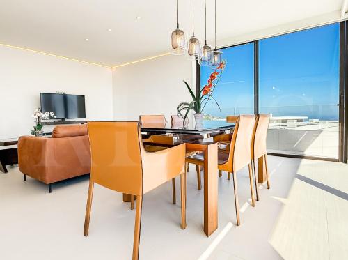Seaview gem with terrace, hot tub and pool REMS