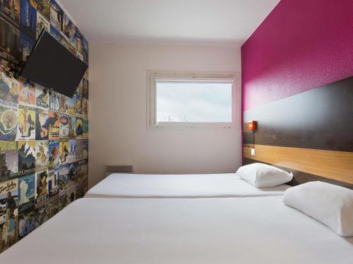 Postel nebo postele na pokoji v ubytování Hotel F1 Maurepas