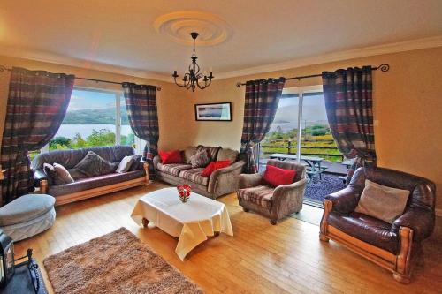 Coin salon dans l'établissement 6 Bed in Clonbur oc-i275