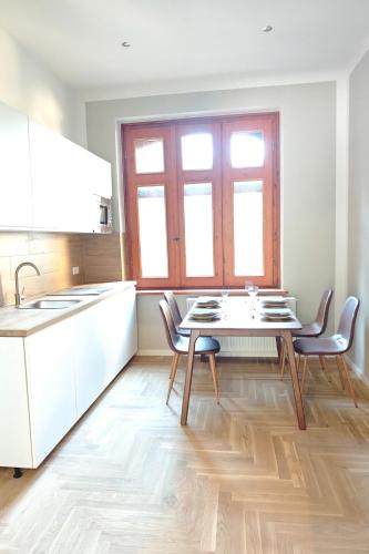 a kitchen with a table and chairs in a room at Apartments-Leipzig in Leipzig