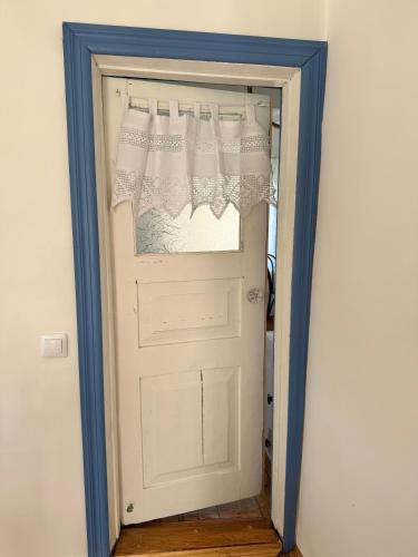 a door with a curtain in a room at Бабусина хатка in Leplyavo