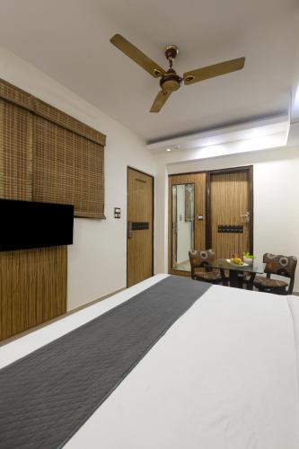 Katil atau katil-katil dalam bilik di Hotel Shivdev International 2 Min Walk From New Delhi Railway Station