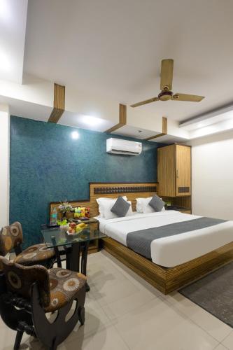 Katil atau katil-katil dalam bilik di Hotel Shivdev International 2 Min Walk From New Delhi Railway Station