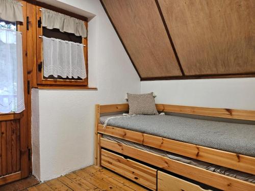 a room with two beds and a window at Chata Mezičky in Jiřetín pod Jedlovou