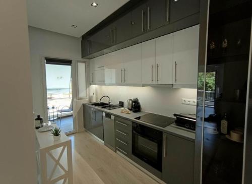 Coastal Elegance 1-Bedroom Hideaway by the Beach