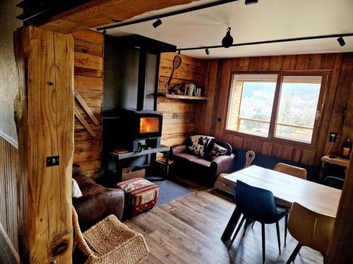 Vosges, quiet four bedroom chalet, cinema, games room